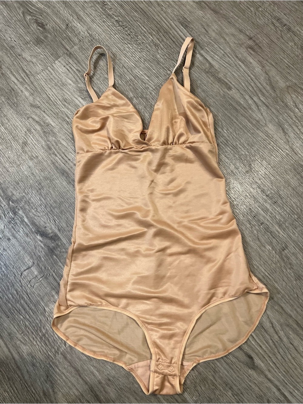 SKIMS Shapewear Sculpting Plunge Bodysuit in a nude beige color Size S